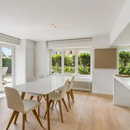Hanekraai - Ruim App 8p Met Tuin Vlak Aan * De Haan
